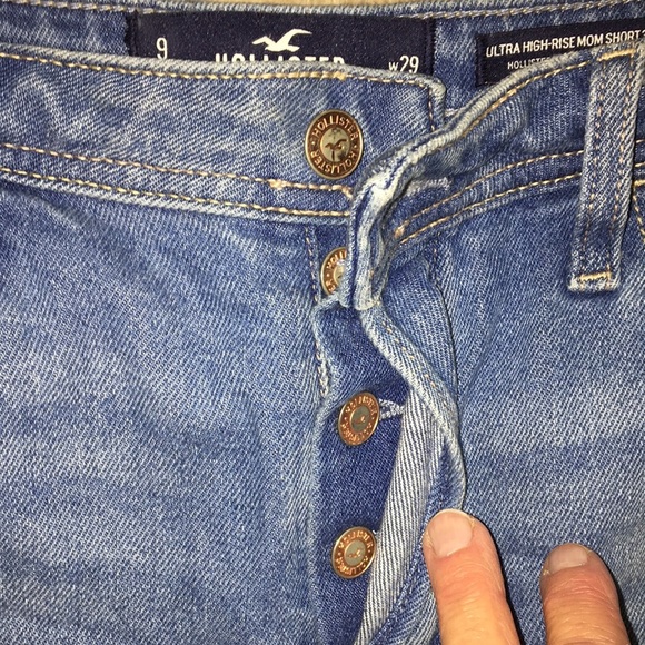 Hollister Distressed Button Fly Cuffed Hem Jean Shorts - Picture 4 of 4